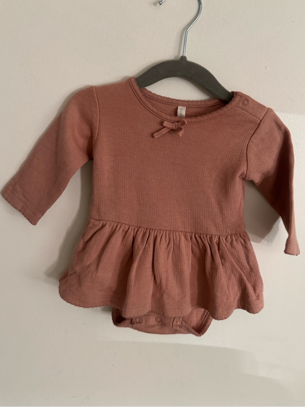 EUC Quincy Mae Long-Sleeve Peplum Bodysuit in Dusty Rose